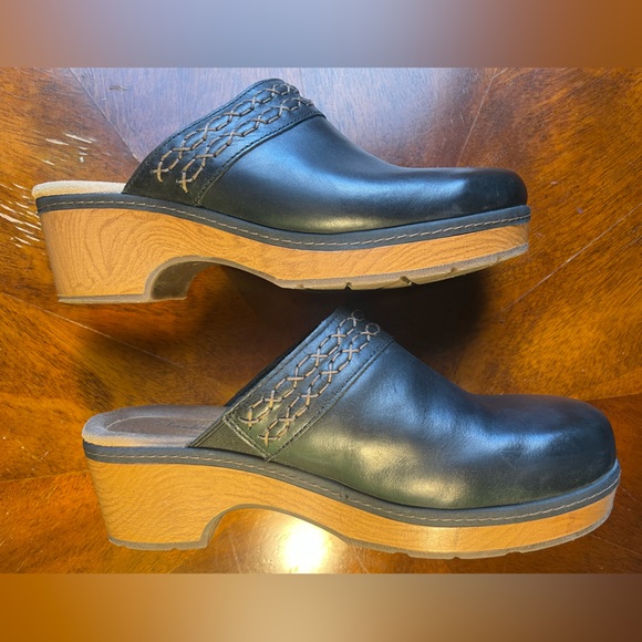 Navy Leather Clogs with Stitch Detail - Picture 5 of 9